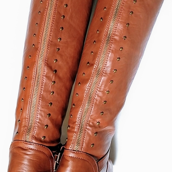 Knee Boots - Picture 2 of 3